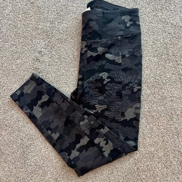 cabi ATC Legging, #3931, EUC, M, Camo (gray/black) - Picture 8 of 8